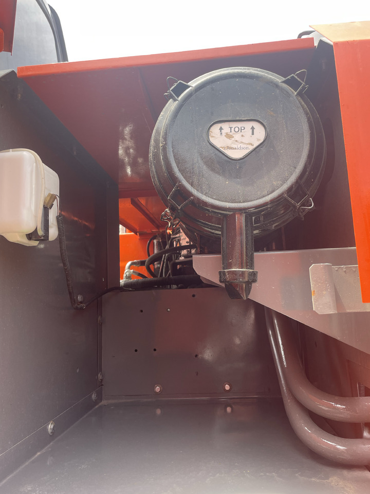 Escavadora de rastos Hitachi ZX200: foto 8