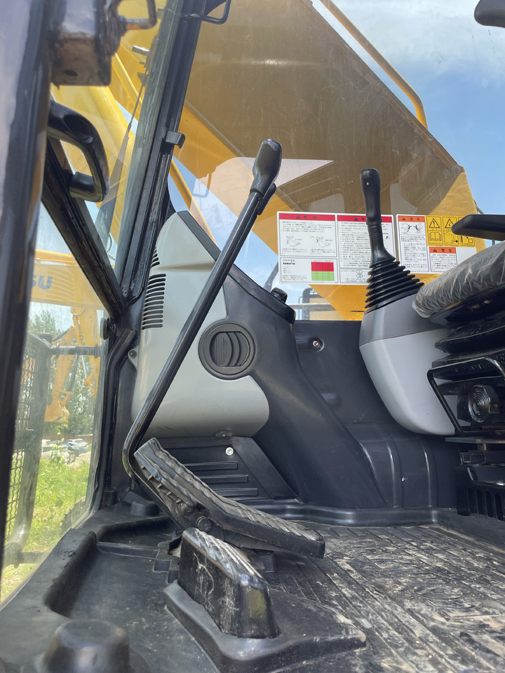 KOMATSU PC 220-8 - Escavadora de rastos: foto 5 KOMATSU PC 220-8 - Escavadora de rastos: foto 5