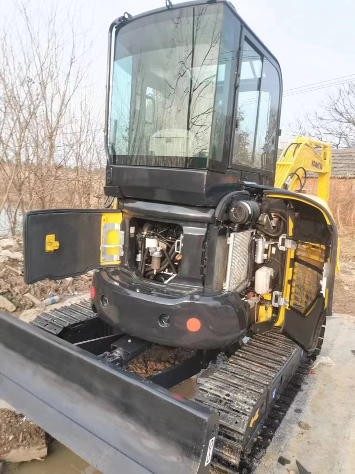 KOMATSU PC 35 MR - Mini escavadeira: foto 4 KOMATSU PC 35 MR - Mini escavadeira: foto 4
