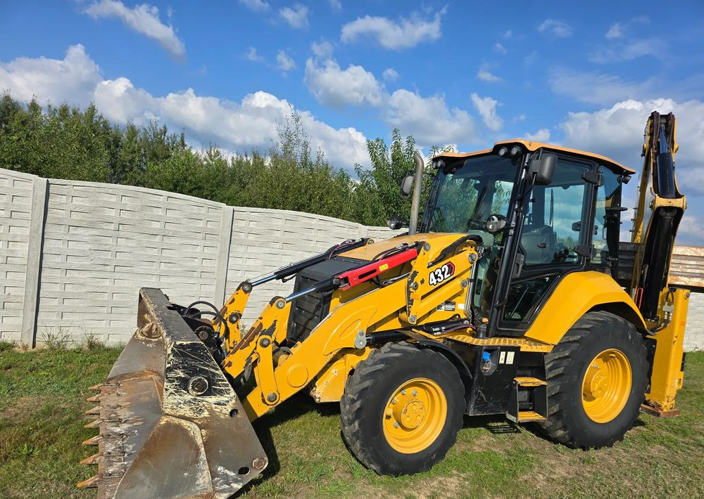 Caterpillar - Retroescavadeira: foto 1 Caterpillar - Retroescavadeira: foto 1