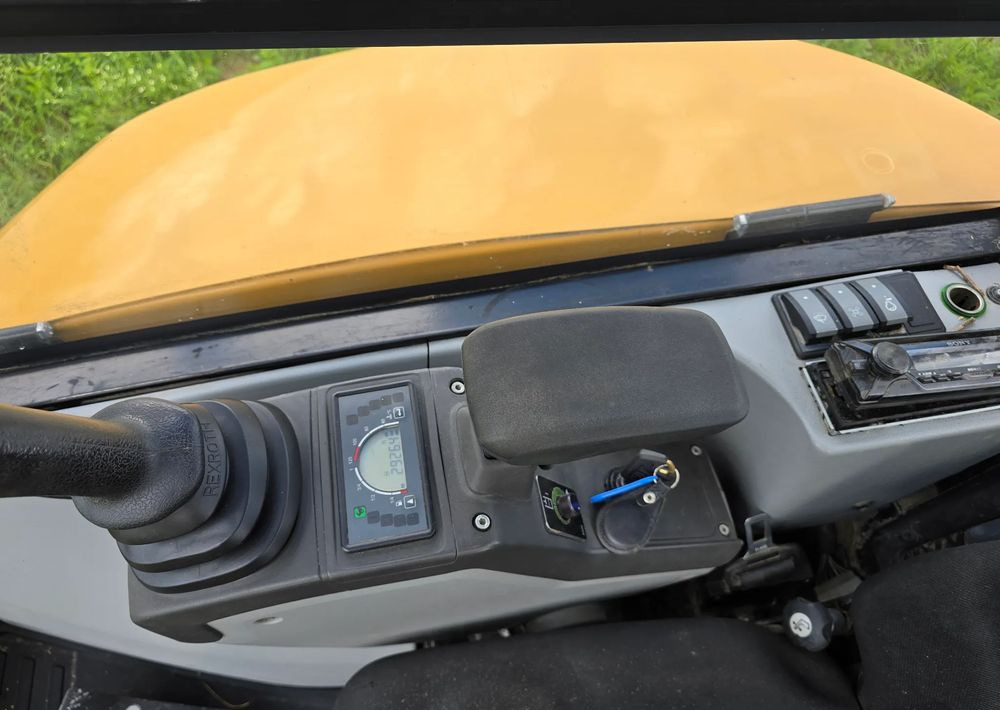 Caterpillar - Mini escavadeira: foto 4 Caterpillar - Mini escavadeira: foto 4