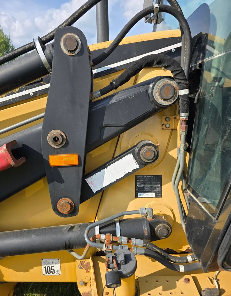 Retroescavadeira Caterpillar: foto 7