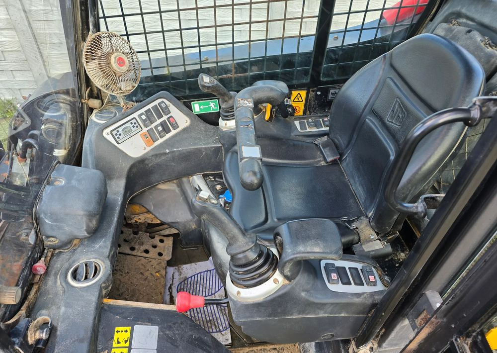 JCB - Mini pá carregadora: foto 3 JCB - Mini pá carregadora: foto 3