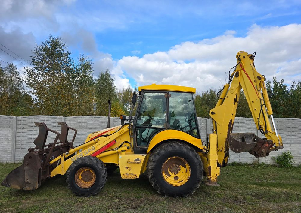 New Holland - Retroescavadeira: foto 5 New Holland - Retroescavadeira: foto 5