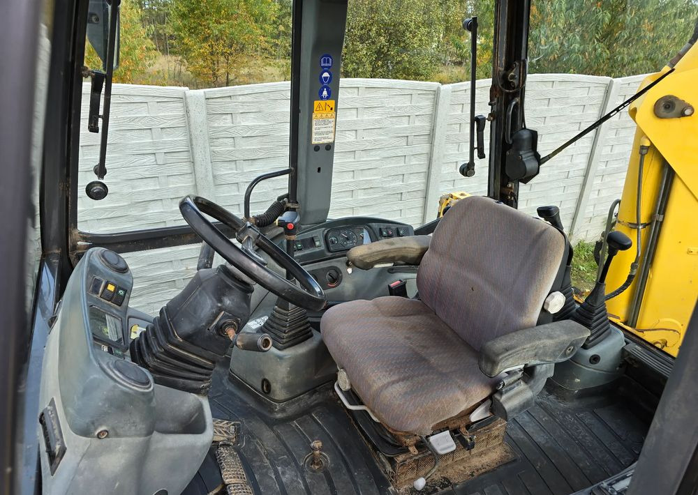 New Holland - Retroescavadeira: foto 3 New Holland - Retroescavadeira: foto 3