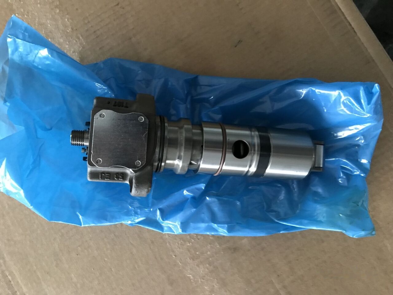 Bosch 2018 0280748802 Mercedes-Benz AXOR-ATEGO-ACTROS truck - Bomba de combustivel por Camião: foto 2 Bosch 2018 0280748802 Mercedes-Benz AXOR-ATEGO-ACTROS truck - Bomba de combustivel por Camião: foto 2