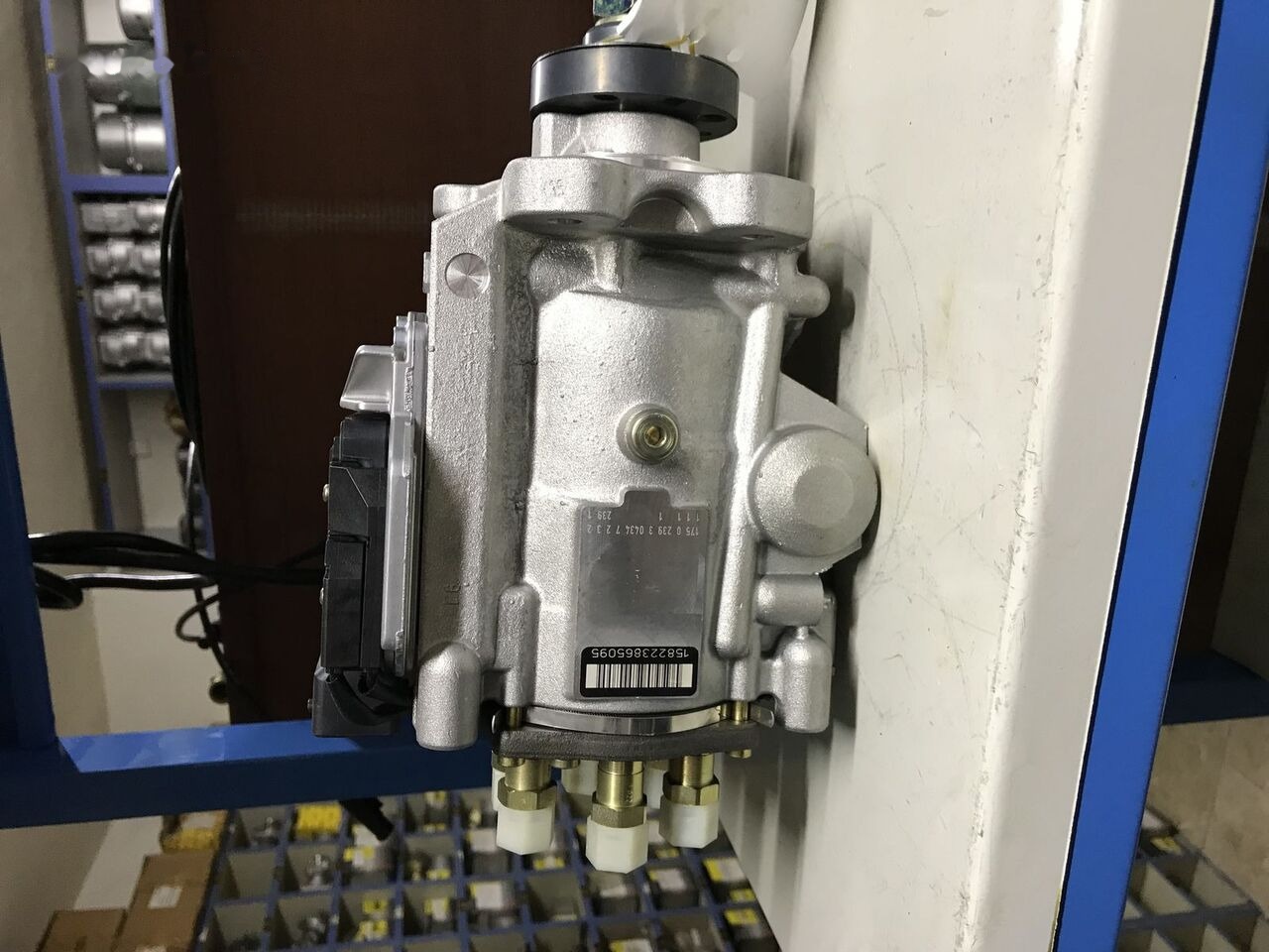Bosch 2018 51965010612 MAN - Bomba de combustivel por Camião: foto 3 Bosch 2018 51965010612 MAN - Bomba de combustivel por Camião: foto 3