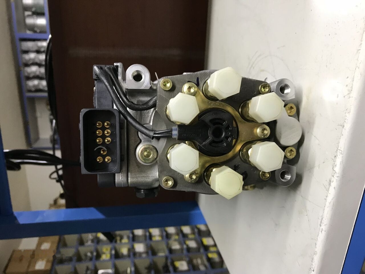 Bosch 2018 51965010612 MAN - Bomba de combustivel por Camião: foto 2 Bosch 2018 51965010612 MAN - Bomba de combustivel por Camião: foto 2