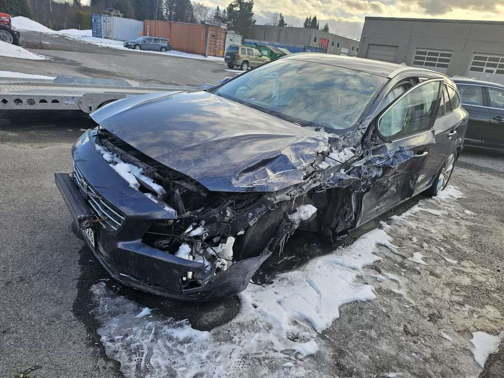 2013 Volvo V60 (rep.-objekt) - Automóvel: foto 1 2013 Volvo V60 (rep.-objekt) - Automóvel: foto 1
