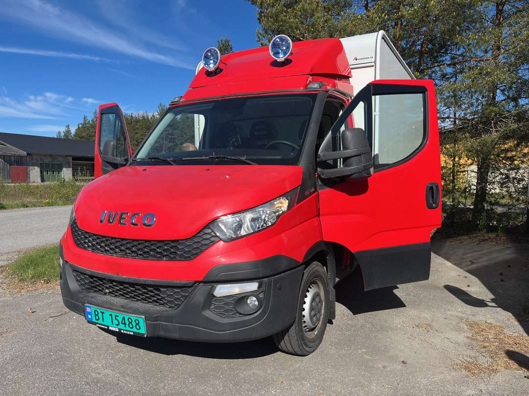 2015 Iveco DAILY - Carrinha de contentor: foto 1 2015 Iveco DAILY - Carrinha de contentor: foto 1