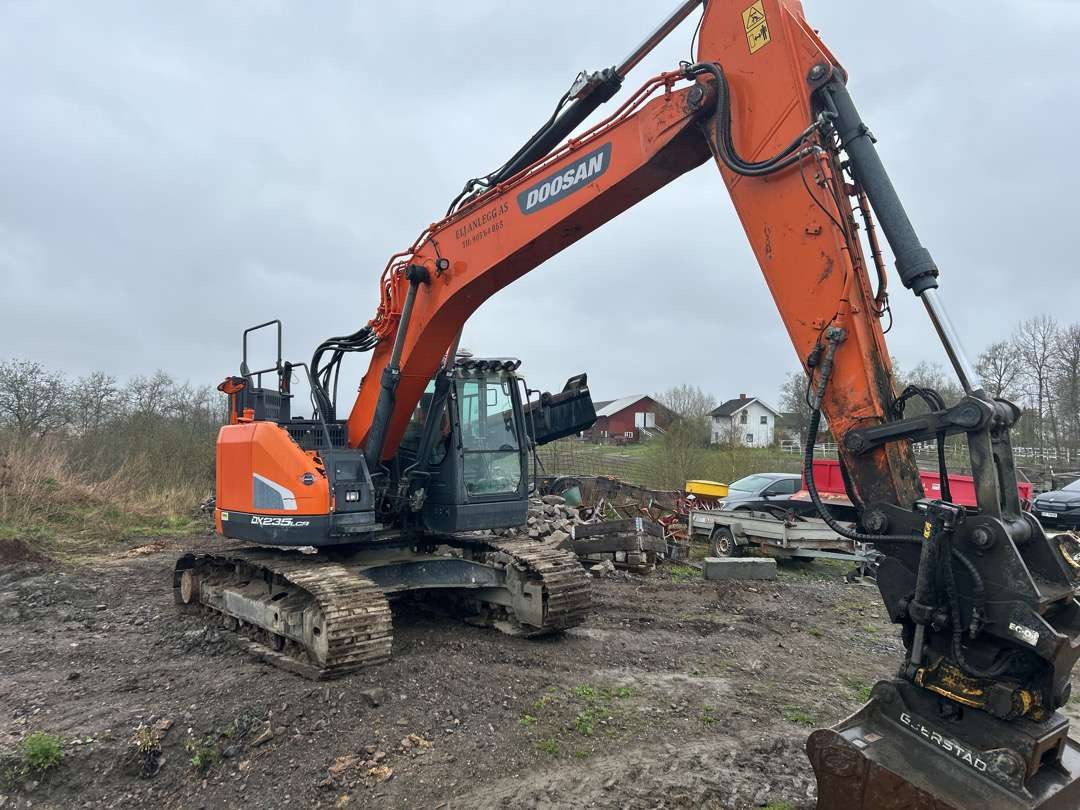 2018 Beltegraver 24 tonn Doosan DX 235LCR S 70-feste - Escavadeira: foto 2 2018 Beltegraver 24 tonn Doosan DX 235LCR S 70-feste - Escavadeira: foto 2