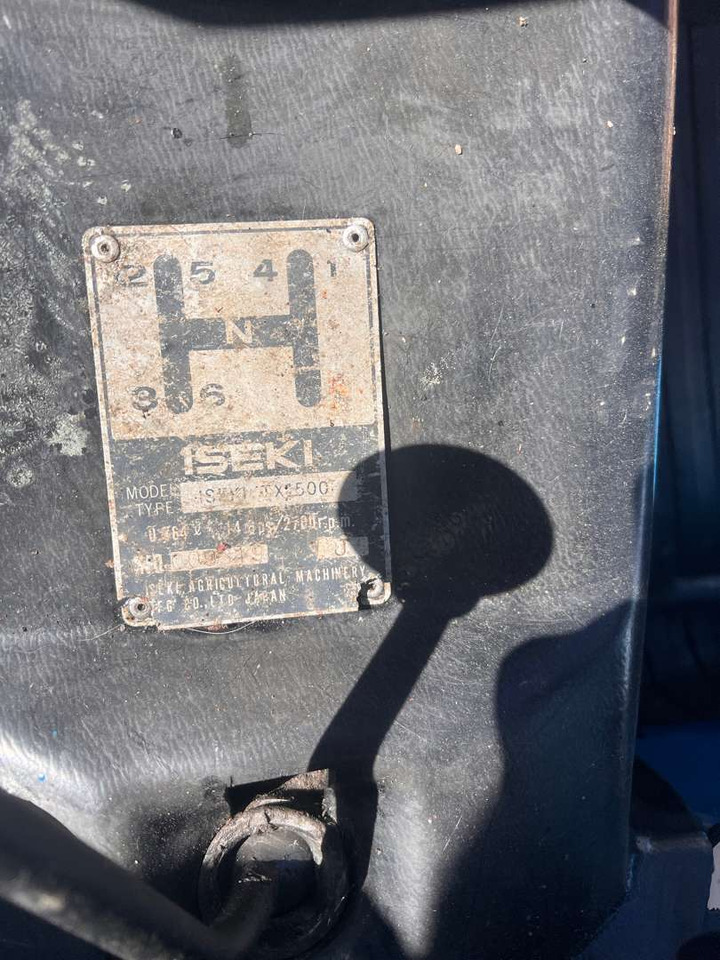 Iseki TX1500 brøyteskjær og feiekost - Trator: foto 4 Iseki TX1500 brøyteskjær og feiekost - Trator: foto 4
