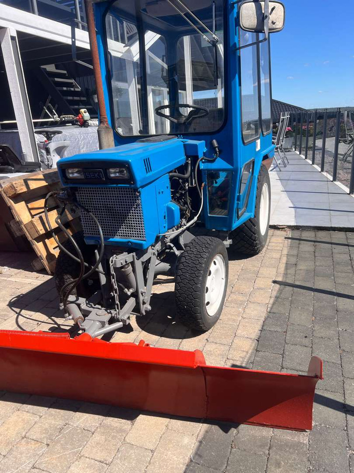 Leasing de  Iseki TX1500 brøyteskjær og feiekost Iseki TX1500 brøyteskjær og feiekost: foto 10