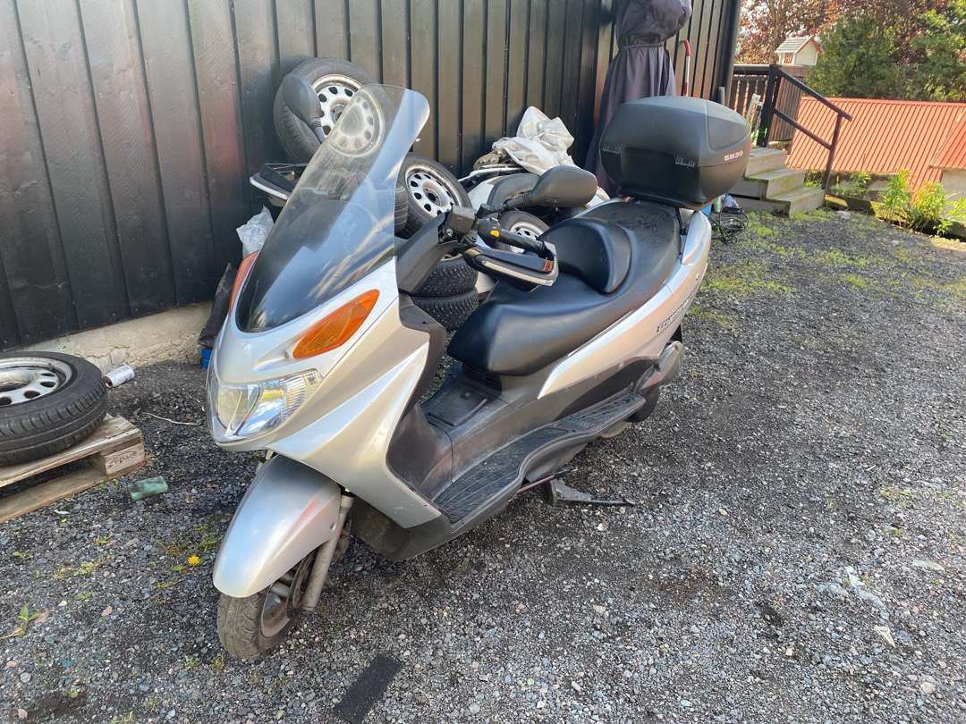 Suzuki Burgman UH 125//Lett MC - Reboque para moto: foto 1 Suzuki Burgman UH 125//Lett MC - Reboque para moto: foto 1