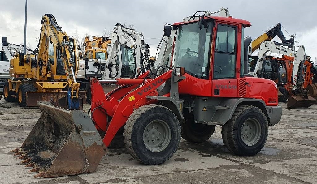 Volvo L 30 G - Pá carregadora de rodas: foto 1 Volvo L 30 G - Pá carregadora de rodas: foto 1