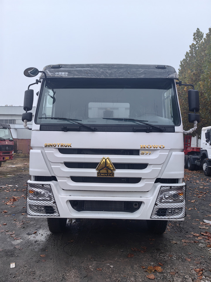 SINOTRUCK HOWO - Camião basculante: foto 1 SINOTRUCK HOWO - Camião basculante: foto 1