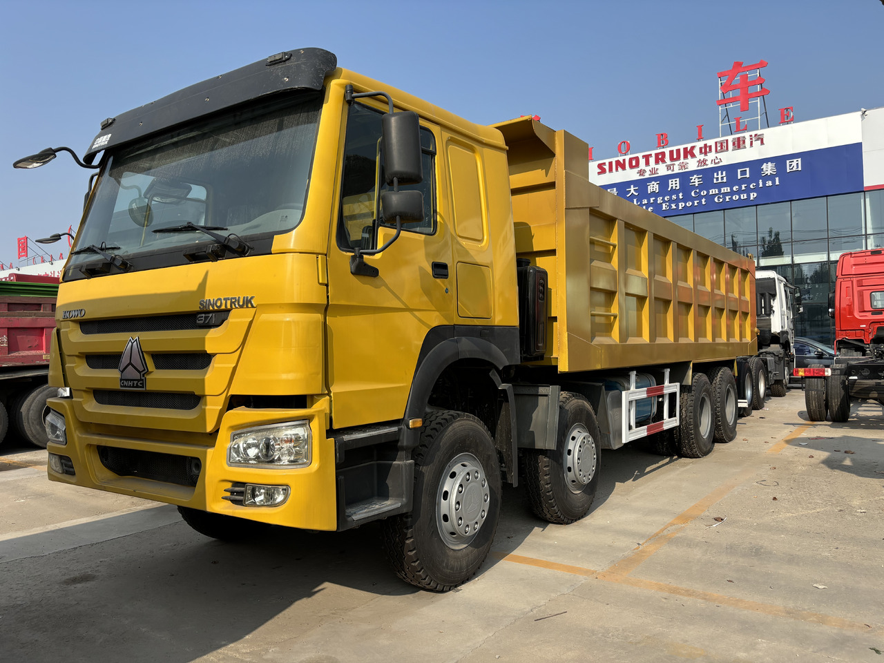 SINOTRUK HOWO - Camião basculante: foto 2 SINOTRUK HOWO - Camião basculante: foto 2