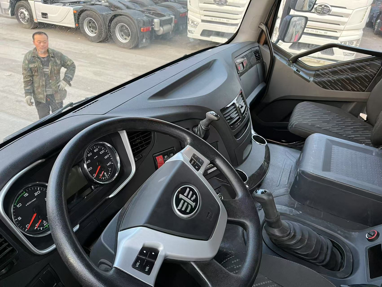 Tractor FAW J6P: foto 6