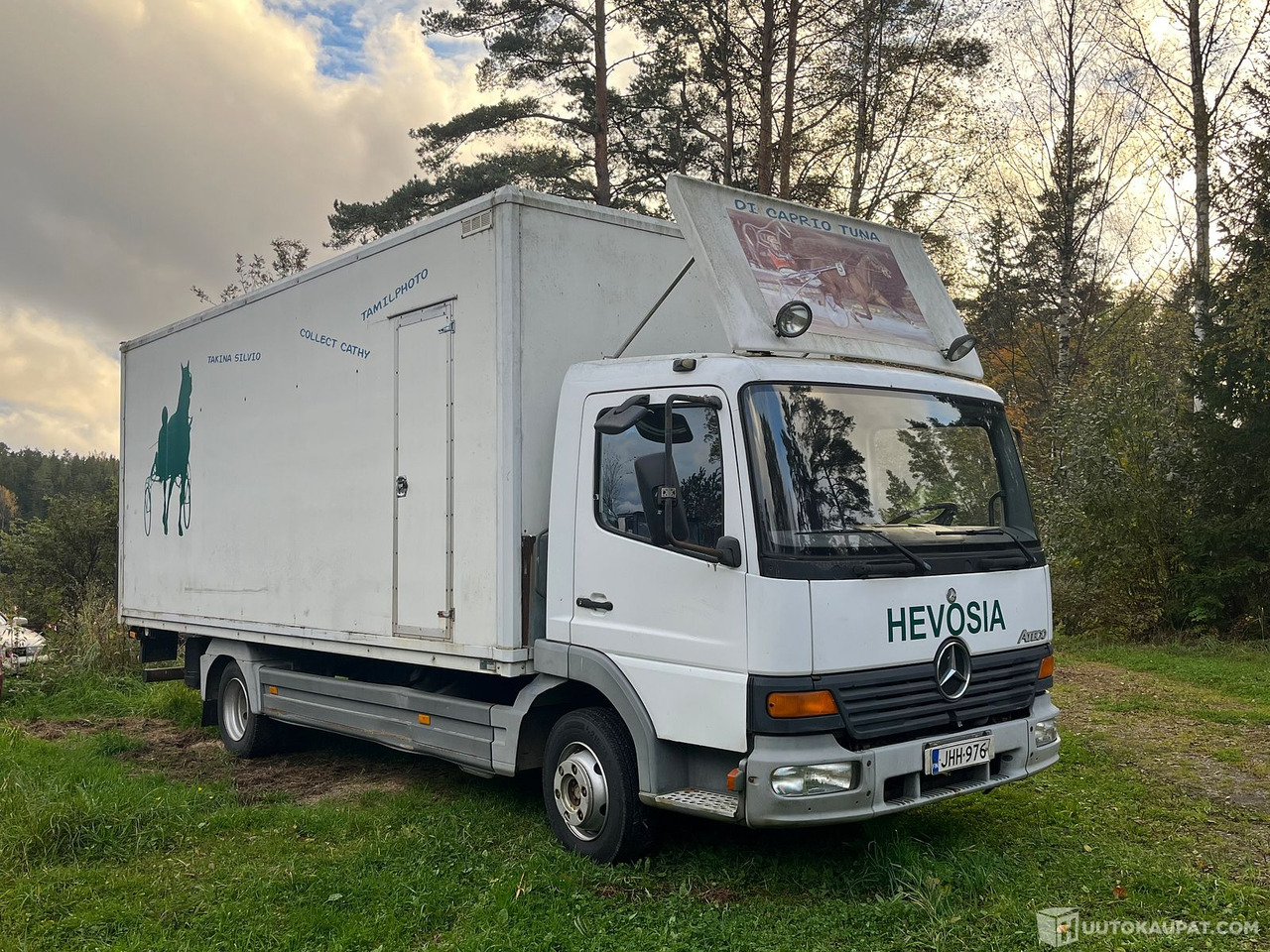Mercedes-Benz Atego, hevoskuljetusauto, 2000, Inkoo - Camião: foto 1 Mercedes-Benz Atego, hevoskuljetusauto, 2000, Inkoo - Camião: foto 1
