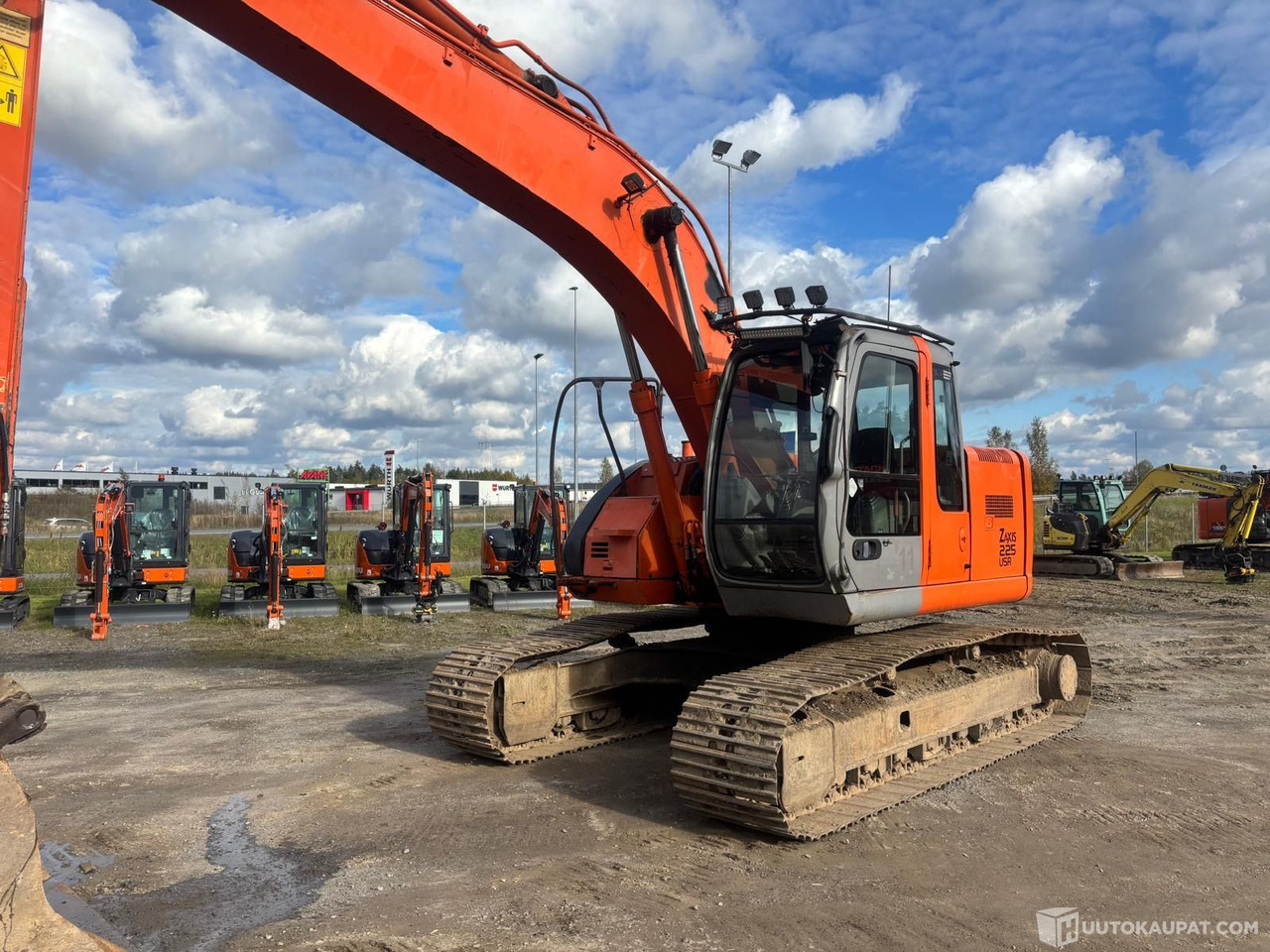 Hitachi ZX 225 USR lc kaivinkone, Lieto - Escavadora de rastos: foto 4 Hitachi ZX 225 USR lc kaivinkone, Lieto - Escavadora de rastos: foto 4