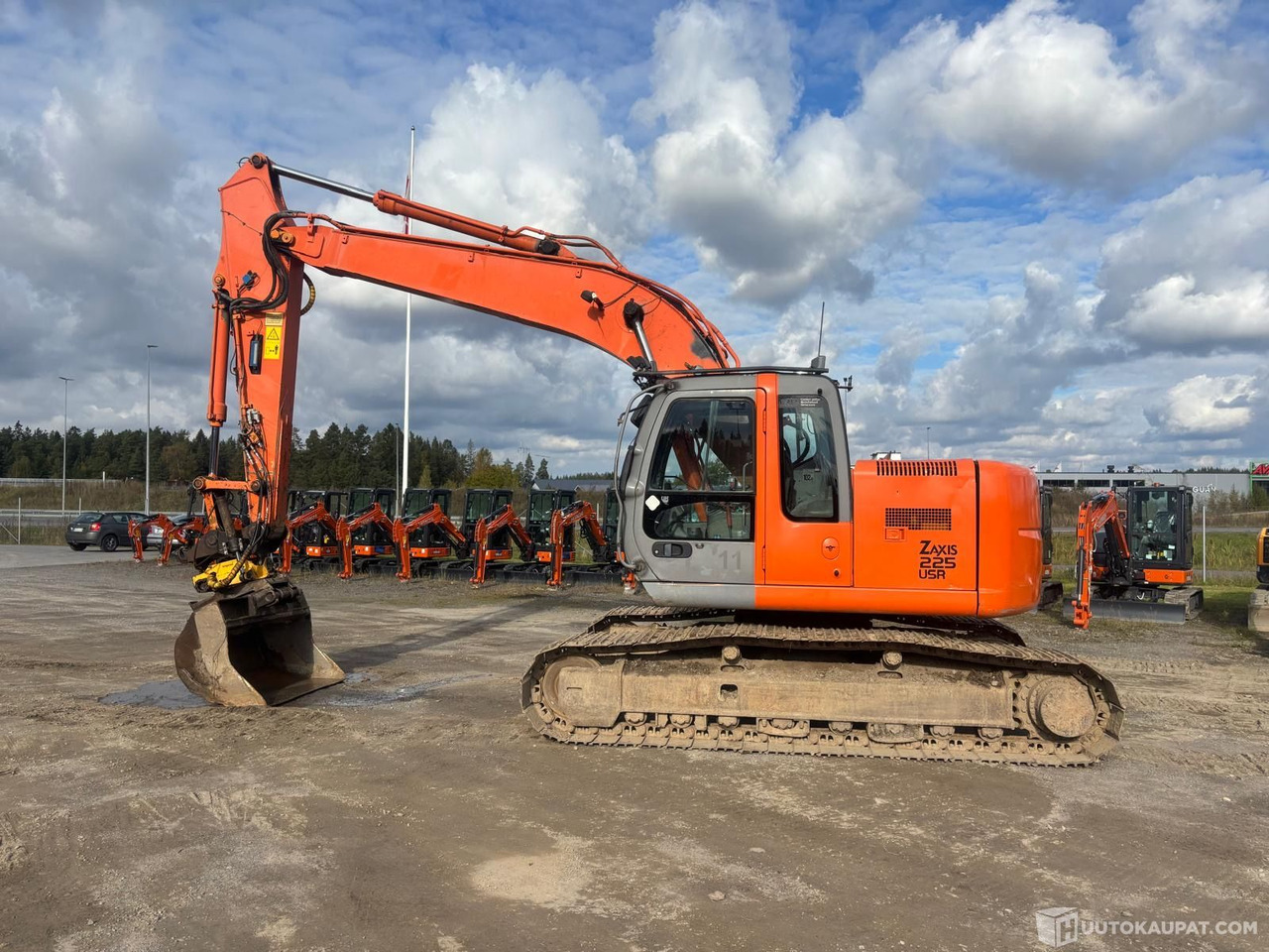 Hitachi ZX 225 USR lc kaivinkone, Lieto - Escavadora de rastos: foto 1 Hitachi ZX 225 USR lc kaivinkone, Lieto - Escavadora de rastos: foto 1