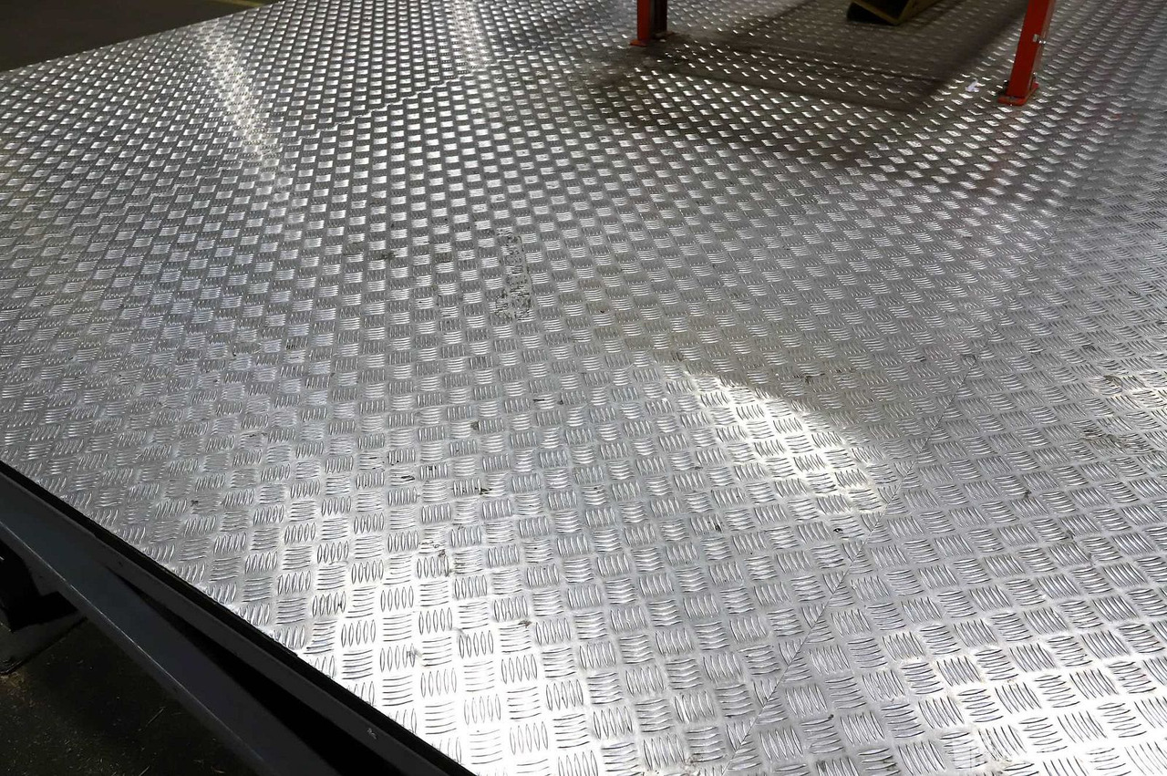 Järeää lastauslaituria / koroketta / lattiaa – 60 m2 – 2021. LGS6018, Vantaa - Ferramenta/ Equipamento: foto 4 Järeää lastauslaituria / koroketta / lattiaa – 60 m2 – 2021. LGS6018, Vantaa - Ferramenta/ Equipamento: foto 4