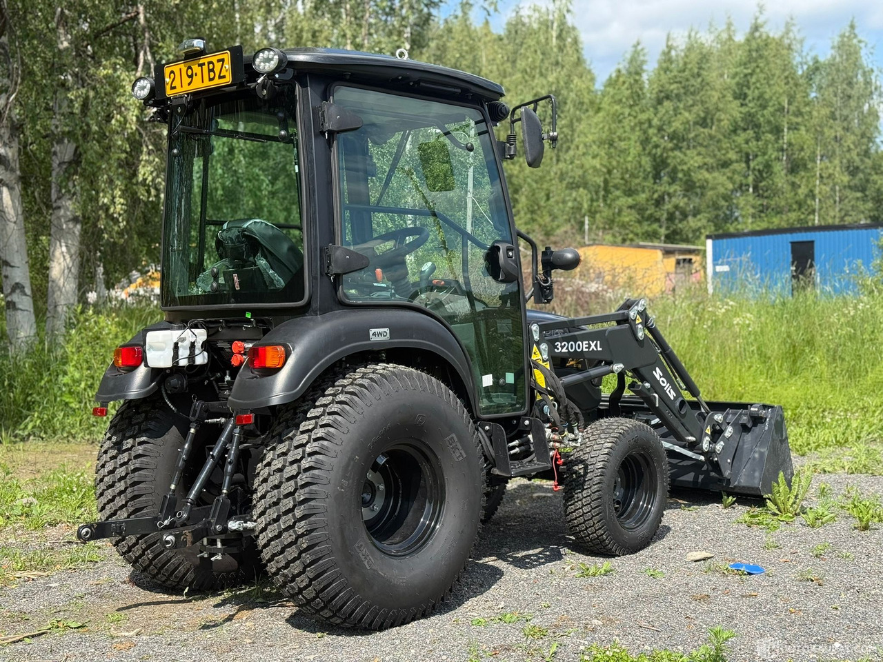 Solis 26 HST ohjaamolla ja etukuormaajalla, 2024, alvillinen, lähes ajamaton, Jyväskylä - Máquina agrícola: foto 4 Solis 26 HST ohjaamolla ja etukuormaajalla, 2024, alvillinen, lähes ajamaton, Jyväskylä - Máquina agrícola: foto 4