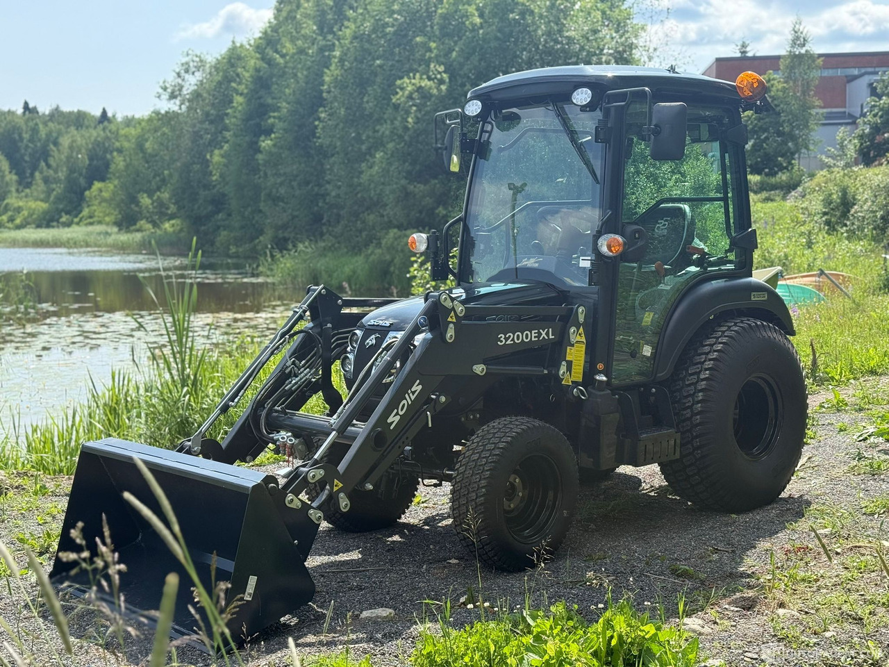 Solis 26 HST ohjaamolla ja etukuormaajalla, 2024, alvillinen, lähes ajamaton, Jyväskylä - Máquina agrícola: foto 1 Solis 26 HST ohjaamolla ja etukuormaajalla, 2024, alvillinen, lähes ajamaton, Jyväskylä - Máquina agrícola: foto 1