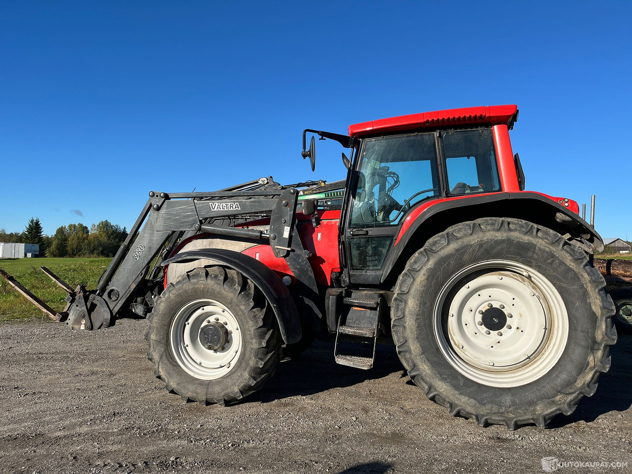 Valtra T190, etukuormaajalla, vm. 2003, Petäjävesi - Máquina agrícola: foto 1 Valtra T190, etukuormaajalla, vm. 2003, Petäjävesi - Máquina agrícola: foto 1
