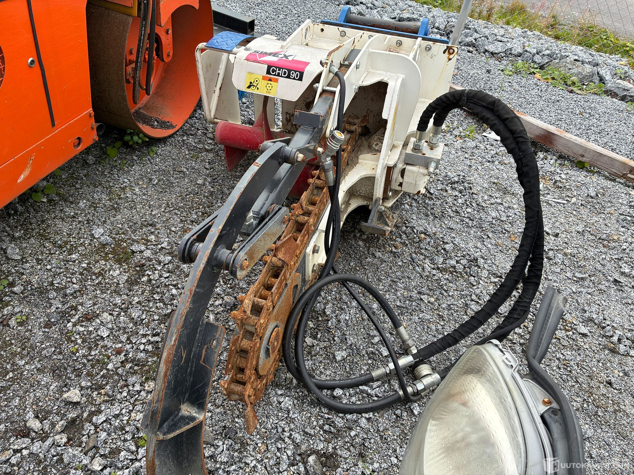 Simex CHD 90, 2015 Ketju kaivuri + Uudet routapalat ja terät sekä ketju S 60 kiinnike, Nokia - Máquina de construção: foto 3 Simex CHD 90, 2015 Ketju kaivuri + Uudet routapalat ja terät sekä ketju S 60 kiinnike, Nokia - Máquina de construção: foto 3