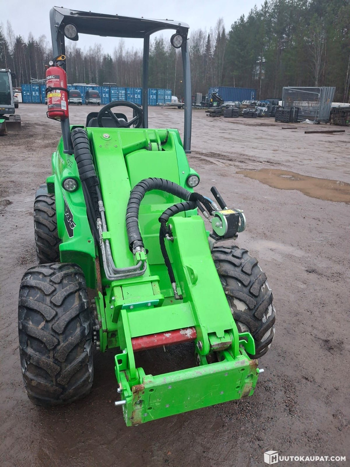 Mini loader Avant 745, 2017, 3,383 h, Nurmijärvi - Carregadora articulada: foto 4 Mini loader Avant 745, 2017, 3,383 h, Nurmijärvi - Carregadora articulada: foto 4
