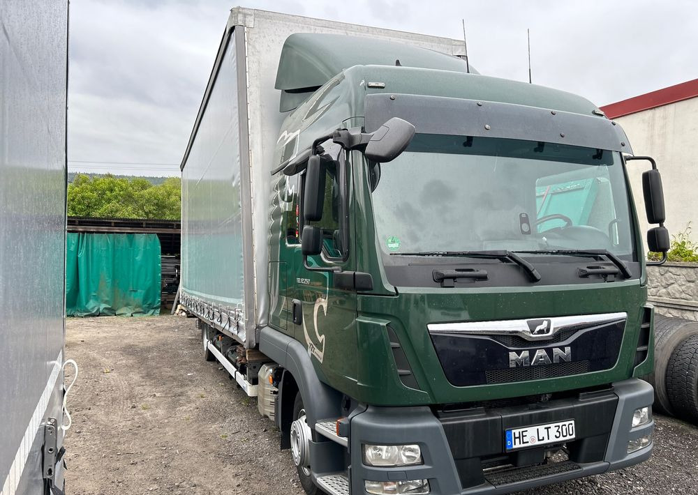 MAN TGL 12.250 GLOB UNIKAT z Niemiec BDF firanka / AUTOMAT HAK / EURO 6 / BDF 7.40 wysoki / MICHELIN 80% - Camião de lona: foto 1 MAN TGL 12.250 GLOB UNIKAT z Niemiec BDF firanka / AUTOMAT HAK / EURO 6 / BDF 7.40 wysoki / MICHELIN 80% - Camião de lona: foto 1