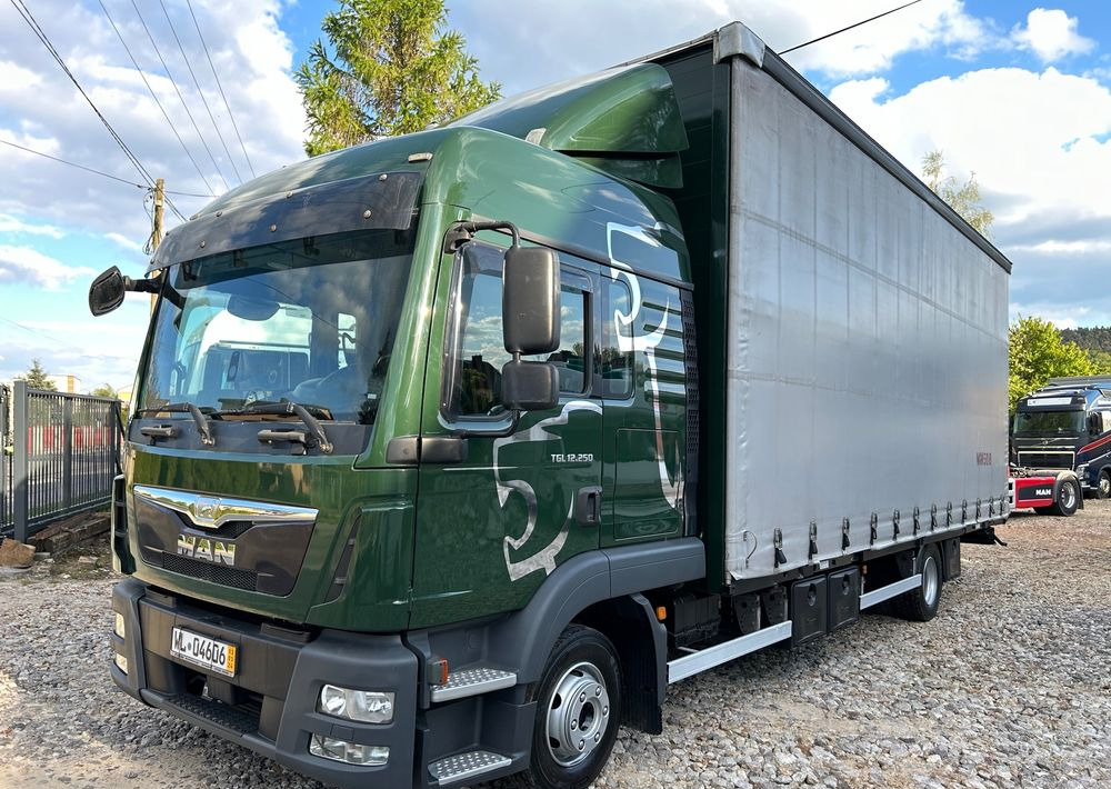 MAN TGL 12.250 GLOB UNIKAT z Niemiec BDF firanka / AUTOMAT HAK / EURO 6 / BDF 7.40 wysoki / MICHELIN 80% - Camião de lona: foto 2 MAN TGL 12.250 GLOB UNIKAT z Niemiec BDF firanka / AUTOMAT HAK / EURO 6 / BDF 7.40 wysoki / MICHELIN 80% - Camião de lona: foto 2