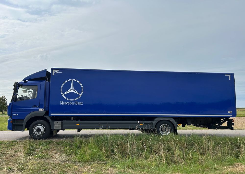 Mercedes-Benz Atego 1524 Z Niemiec 8.65m TOP 2018 Przód i tył na poduszkach 15t DMC / TOP STAN - Camião furgão: foto 4 Mercedes-Benz Atego 1524 Z Niemiec 8.65m TOP 2018 Przód i tył na poduszkach 15t DMC / TOP STAN - Camião furgão: foto 4