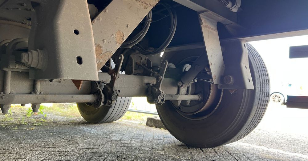 Wielton 2 osiowa NAUKA JAZDY 2 osie z Holandii dwu dwuosiowa dwie osie 2osiowa 2osie - Semi-reboque furgão: foto 4 Wielton 2 osiowa NAUKA JAZDY 2 osie z Holandii dwu dwuosiowa dwie osie 2osiowa 2osie - Semi-reboque furgão: foto 4