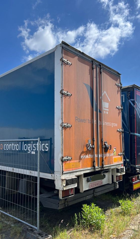 Wielton 2 osiowa NAUKA JAZDY 2 osie z Holandii dwu dwuosiowa dwie osie 2osiowa 2osie - Semi-reboque furgão: foto 2 Wielton 2 osiowa NAUKA JAZDY 2 osie z Holandii dwu dwuosiowa dwie osie 2osiowa 2osie - Semi-reboque furgão: foto 2