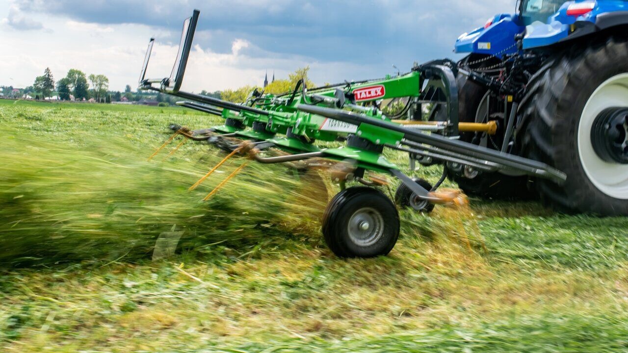 Talex Przetrząsacz 4 wirnikowy zawieszany z WOM, Tornado - Ancinho enleirador: foto 5 Talex Przetrząsacz 4 wirnikowy zawieszany z WOM, Tornado - Ancinho enleirador: foto 5