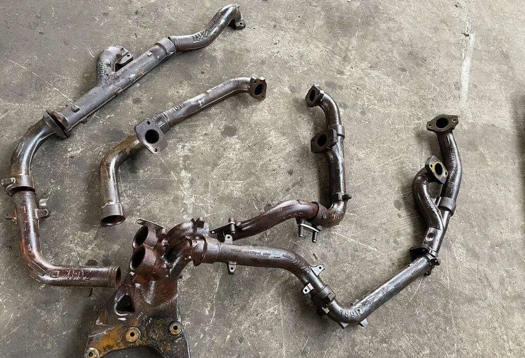 Scania R 730 V8 1906965 Scania R 730 V8 1906965 truck - Colector de escape por Camião: foto 1 Scania R 730 V8 1906965 Scania R 730 V8 1906965 truck - Colector de escape por Camião: foto 1