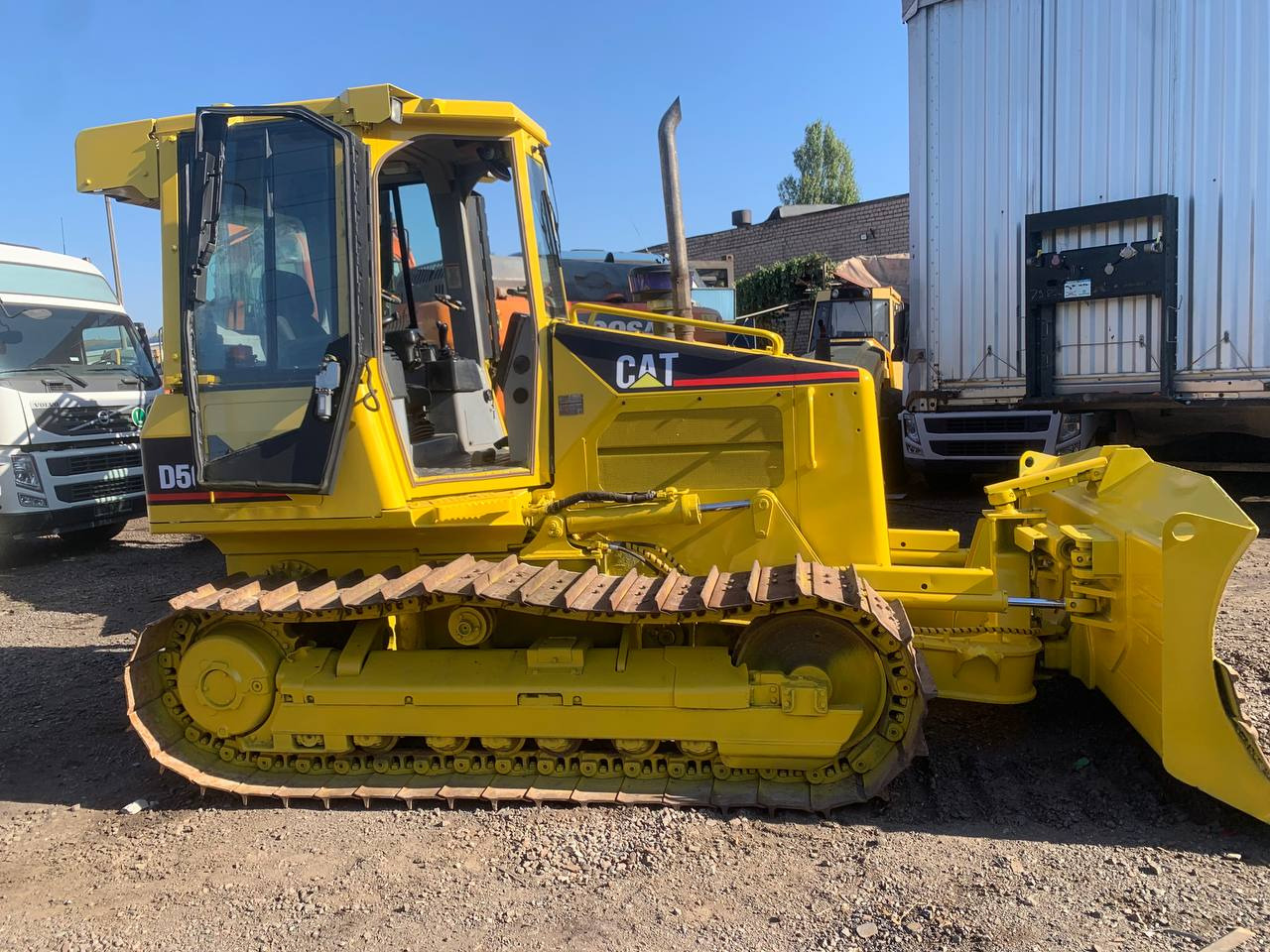 CATERPILLAR D5G - Buldôzer: foto 1 CATERPILLAR D5G - Buldôzer: foto 1