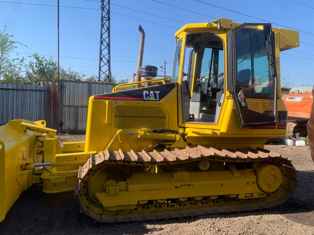CATERPILLAR D5G - Buldôzer: foto 5 CATERPILLAR D5G - Buldôzer: foto 5