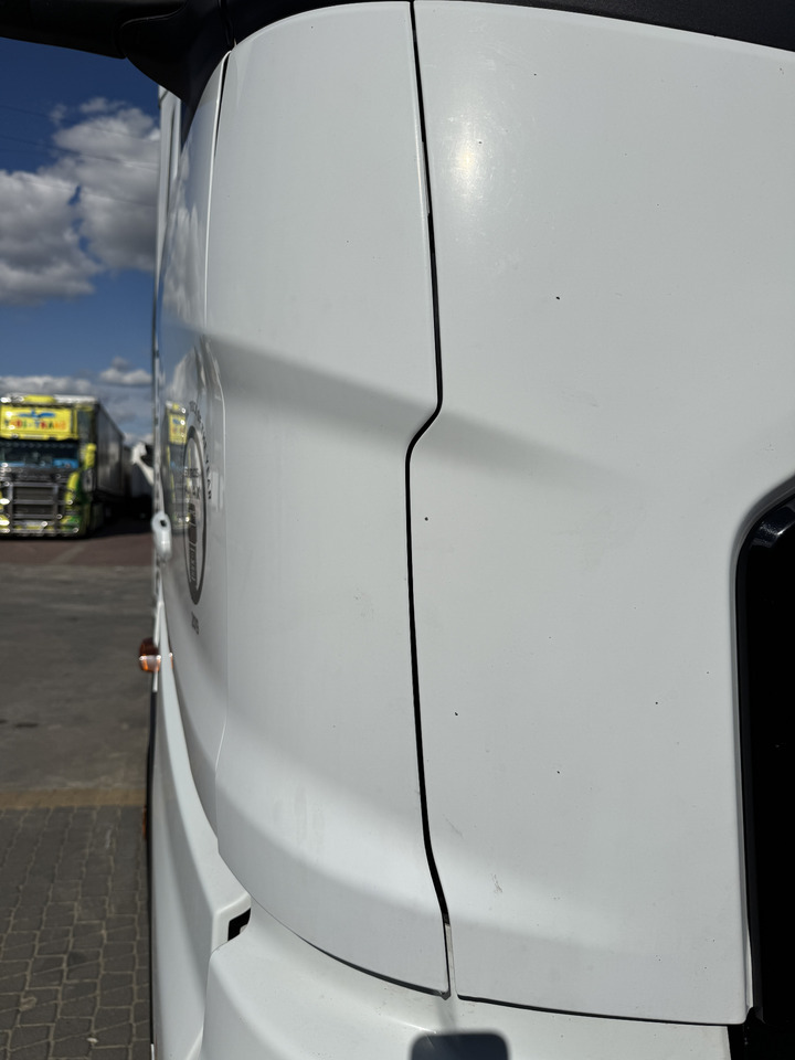 Ford F-Max - Canto do pára-choque: foto 2 Ford F-Max - Canto do pára-choque: foto 2