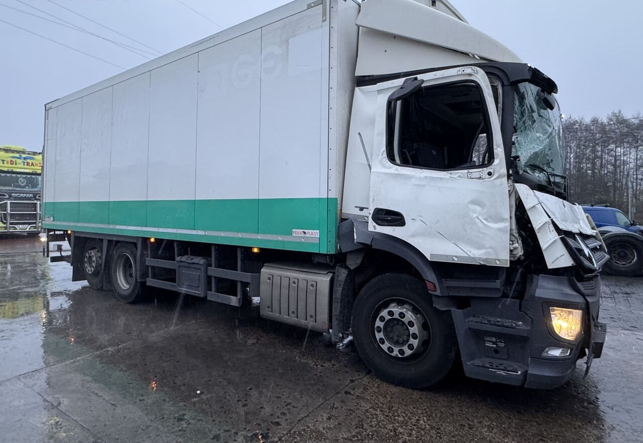 Zabudowa Kontener Chłodnia Schmitz Mercedes Iveco Man Volvo Schmitz Cargobull Mercedes-Benz Antos - Carroceria e exterior por Camião: foto 1 Zabudowa Kontener Chłodnia Schmitz Mercedes Iveco Man Volvo Schmitz Cargobull Mercedes-Benz Antos - Carroceria e exterior por Camião: foto 1