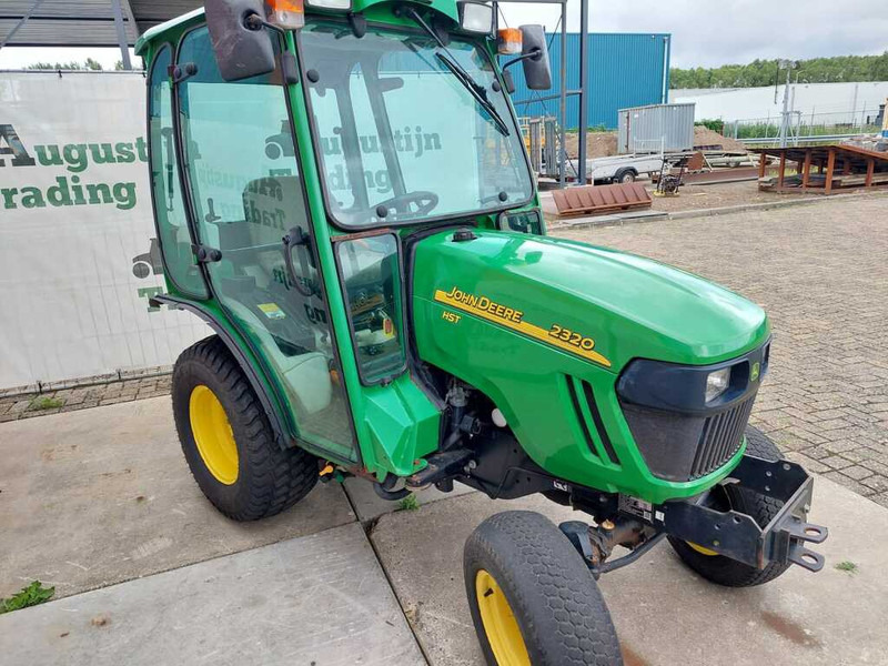 John Deere 2320 - Mini trator: foto 3 John Deere 2320 - Mini trator: foto 3