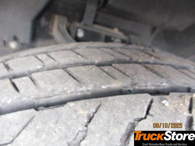 FUSO Canter 3C15 - Carrinha de contentor: foto 5 FUSO Canter 3C15 - Carrinha de contentor: foto 5