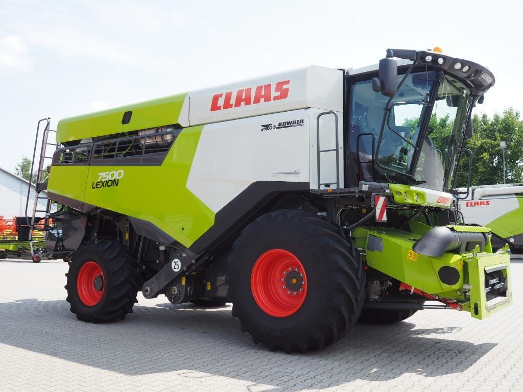 Claas Lexion 7500 + V930 - Ceifeira debulhadora: foto 4 Claas Lexion 7500 + V930 - Ceifeira debulhadora: foto 4