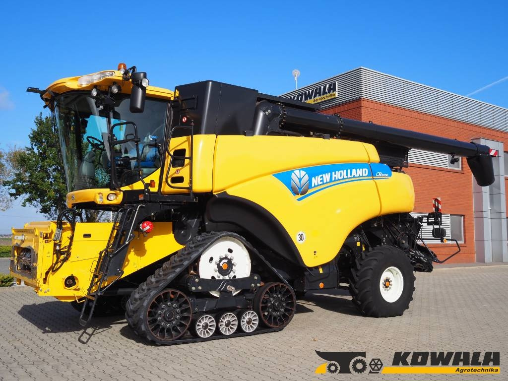 New Holland CR 9090 SmartTrax 4WD + VF 10,7 m - Ceifeira debulhadora: foto 1 New Holland CR 9090 SmartTrax 4WD + VF 10,7 m - Ceifeira debulhadora: foto 1