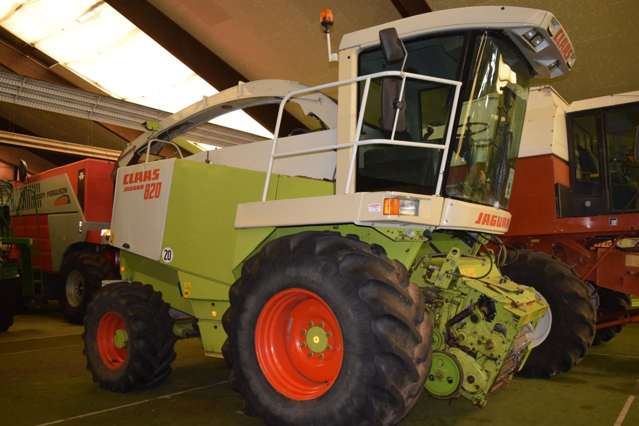 CLAAS Jaguar 820 - Picadora de forragem automotriz: foto 2 CLAAS Jaguar 820 - Picadora de forragem automotriz: foto 2