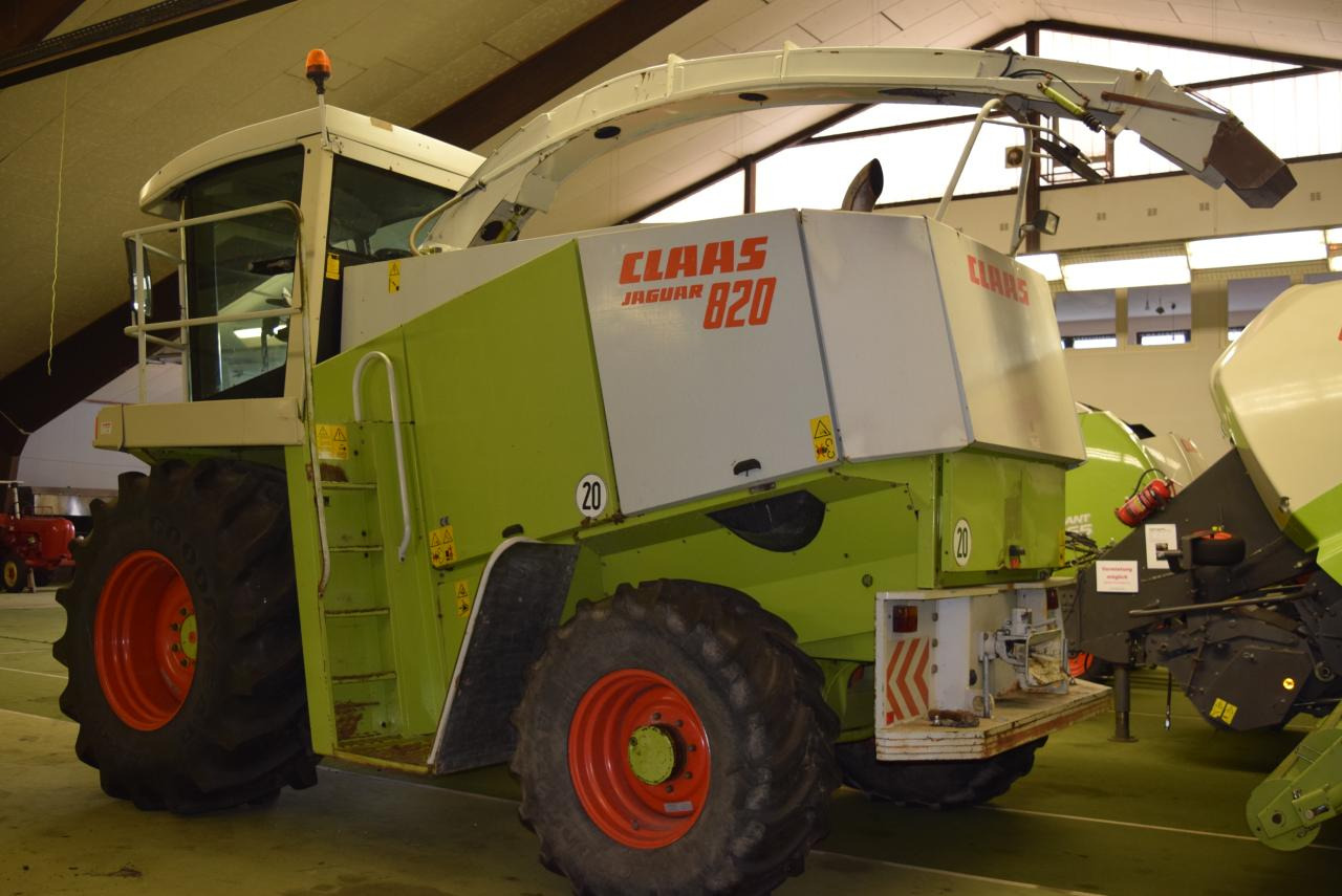 CLAAS Jaguar 820 - Picadora de forragem automotriz: foto 4 CLAAS Jaguar 820 - Picadora de forragem automotriz: foto 4