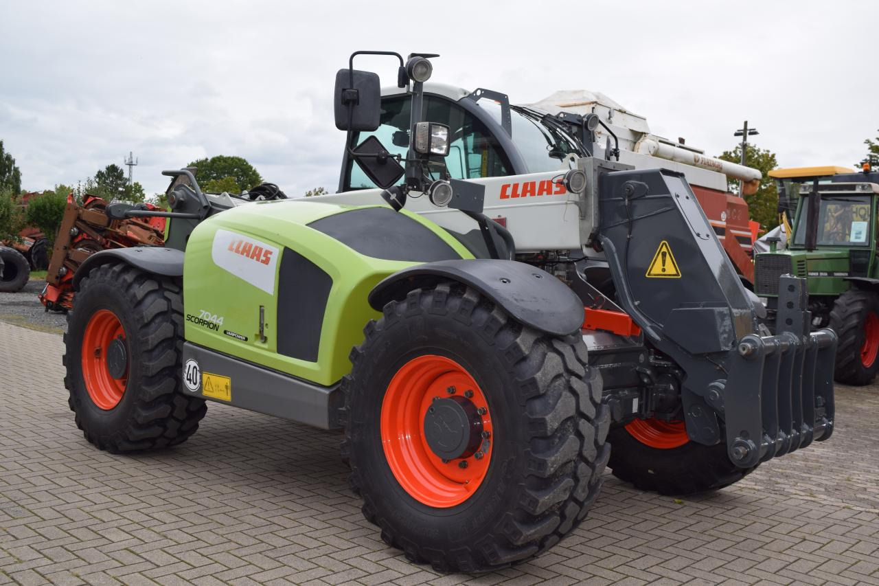 CLAAS SCORPION 7044 - Empilhador telescópico: foto 1 CLAAS SCORPION 7044 - Empilhador telescópico: foto 1