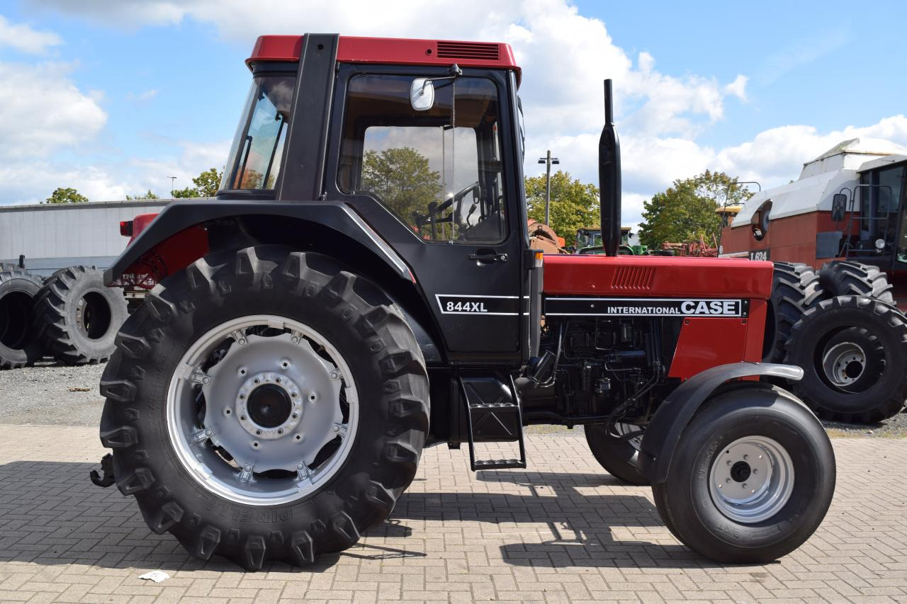 Case-IH 844 XL - Trator: foto 1 Case-IH 844 XL - Trator: foto 1